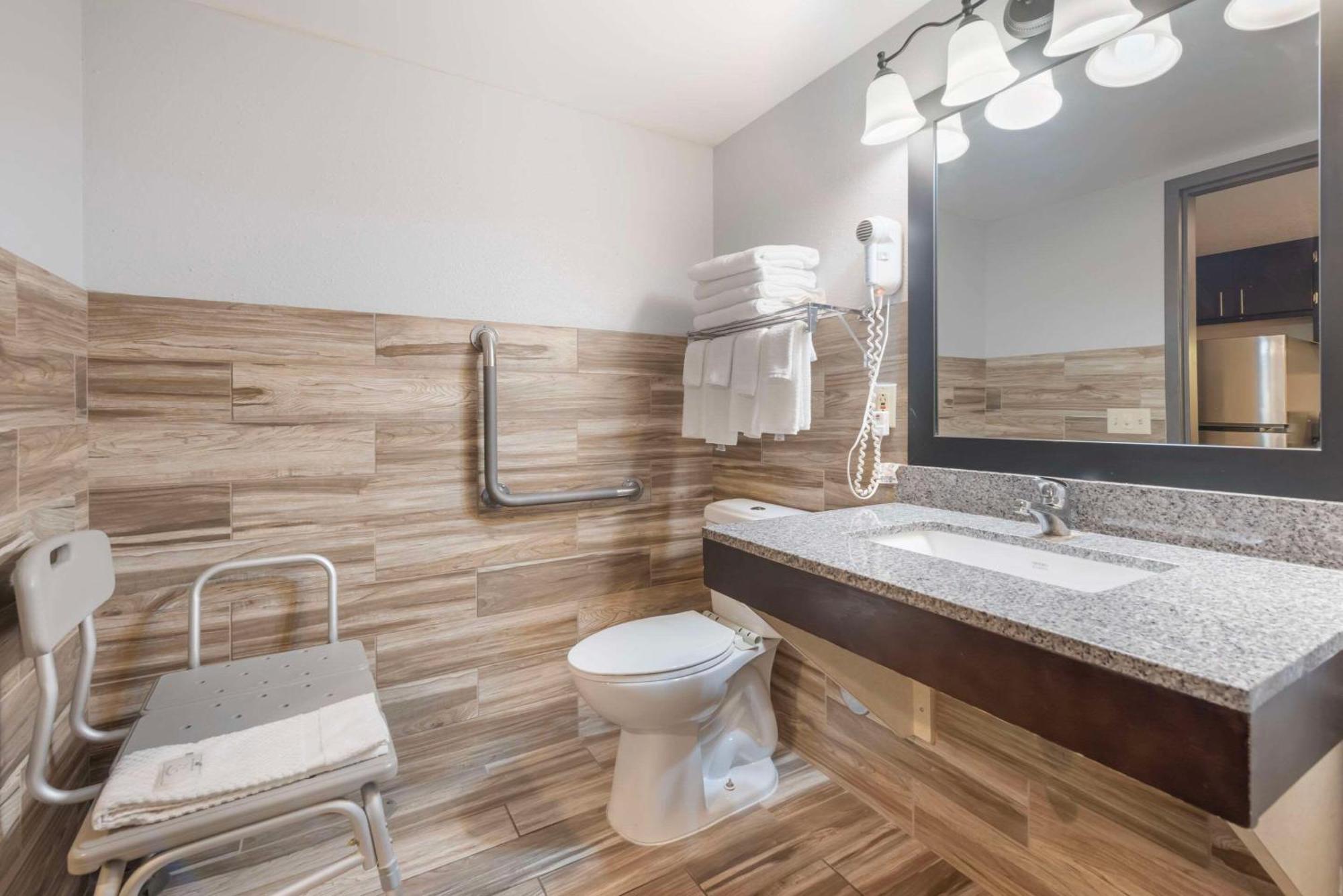 Quality Inn & Suites Mayo Clinic Area Rochester Zewnętrze zdjęcie
