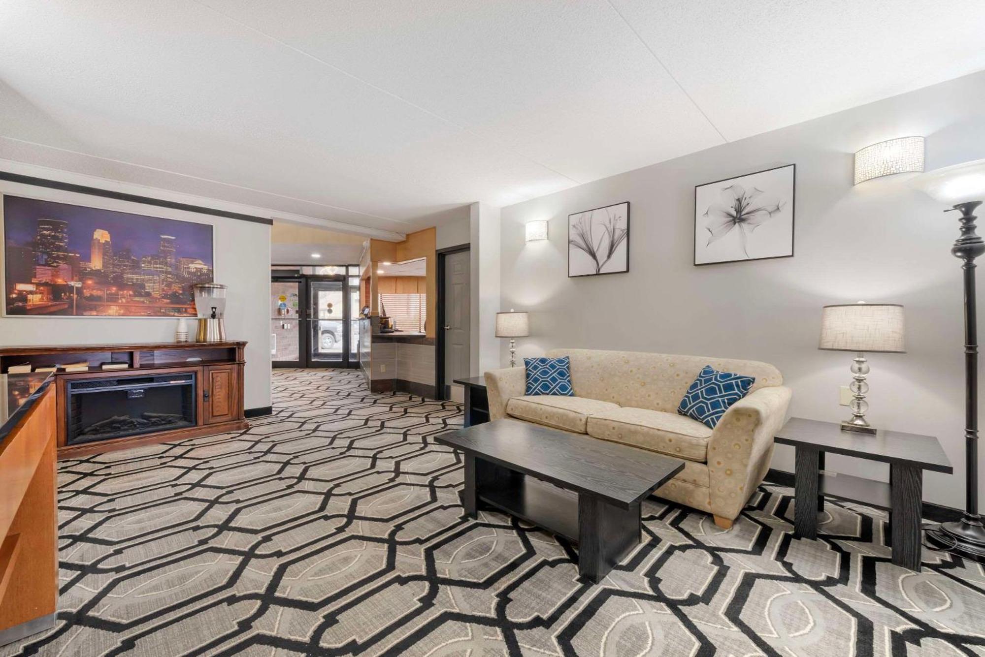 Quality Inn & Suites Mayo Clinic Area Rochester Zewnętrze zdjęcie