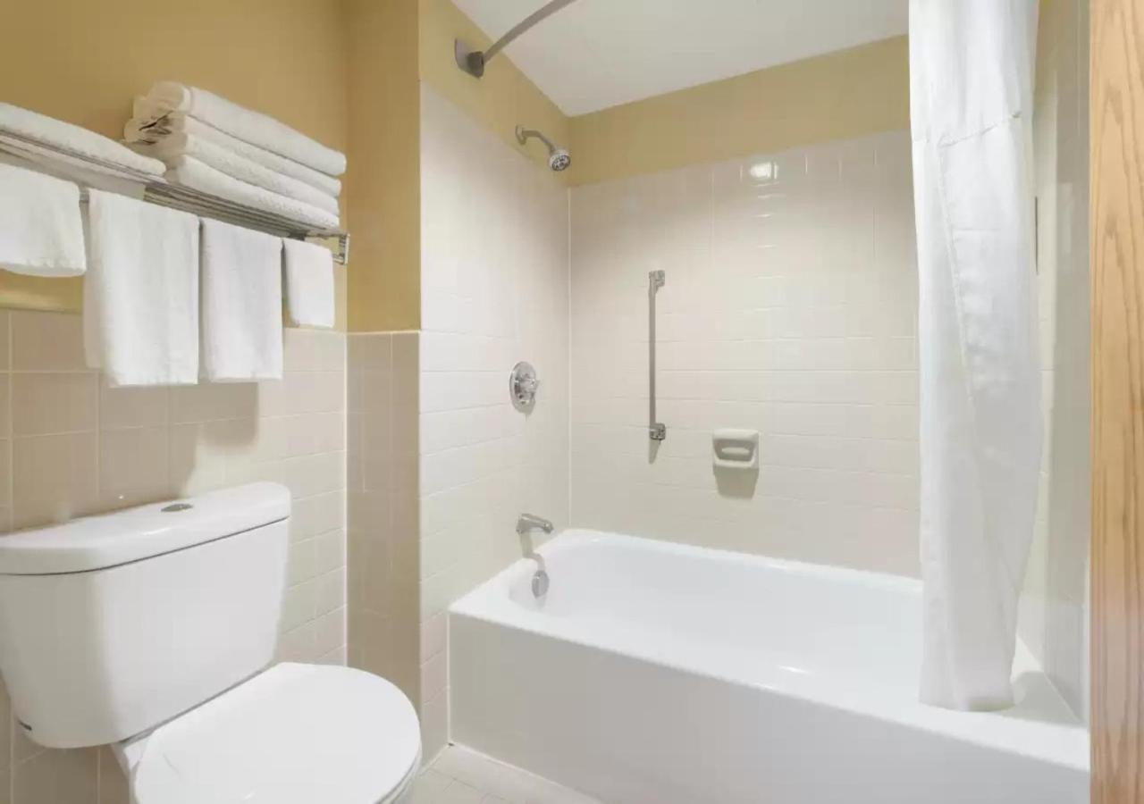 Quality Inn & Suites Mayo Clinic Area Rochester Zewnętrze zdjęcie