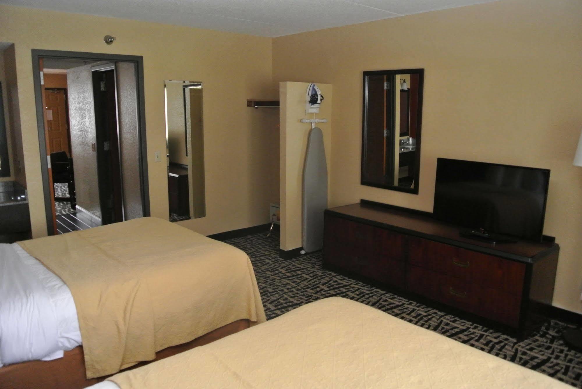 Quality Inn & Suites Mayo Clinic Area Rochester Zewnętrze zdjęcie